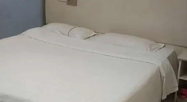 Номер Standard Yijia Hotel
