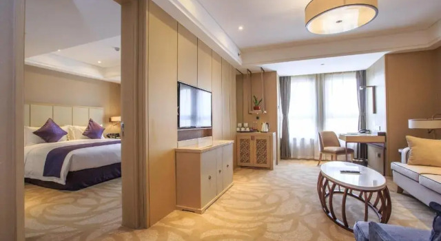Люкс Deluxe Sky World Hotel Qingdao