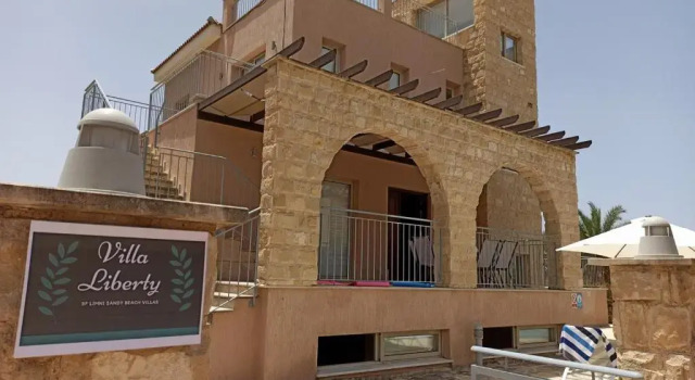 Вилла Villa Liberty - 4 Bedroom Beach Villa with private Swimming Pool