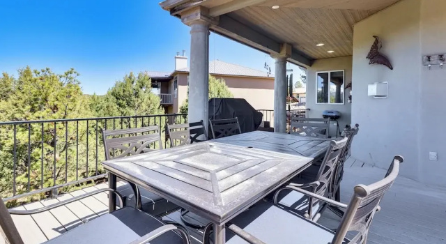 Коттедж с 4 комнатами с балконом Summer Hikes! Mtn-view Gem w/ Hot Tub in Ruidoso