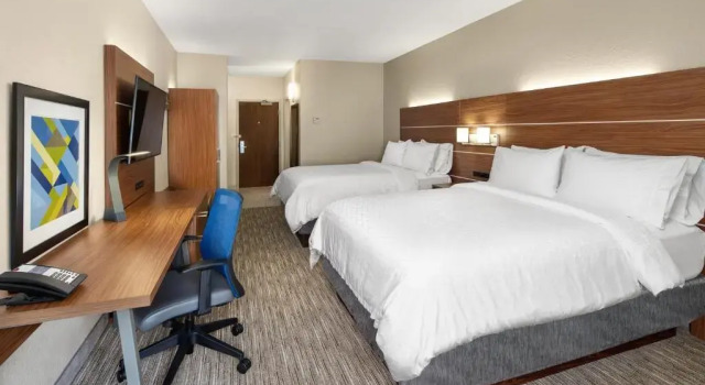 Четырёхместный номер Standard Holiday Inn Express Statesboro by IHG
