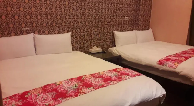 Luodong Night Market Yis B&B, Book Bed and Breakfast Luodong Yilan County