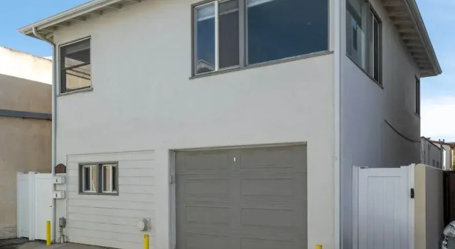 Апартаменты Beachside Apt With Laundry AC Patio