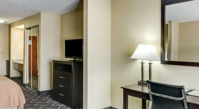 Двухместный люкс c 1 комнатой Quality Suites Baton Rouge East - Denham Springs