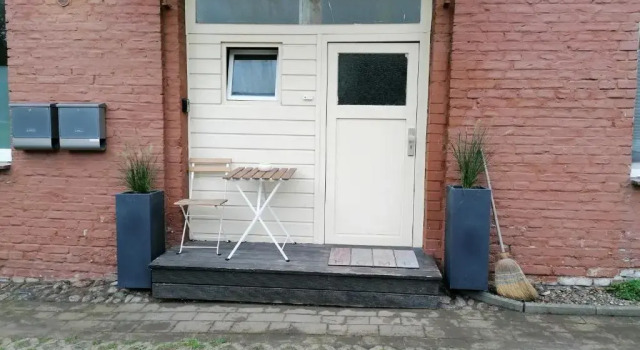 Schöne Wohnung, Zwei Schlafzimmer, Zentrumsnah, Erdgeschoss in Greifswald, Забронировать Отель Отели Грайфсвальд с парковкой, рядом с Bowlingcenter Hartmut Lehmann, Парковка