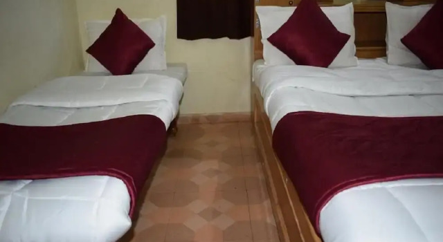 Manas Cottage Saputara, Забронировать Дом для отпуска Отели Сапутара с парковкой, Парковка