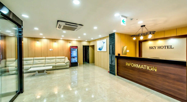 Sky Hotel, Забронировать Отель Недорогие отели Hallim, недорого