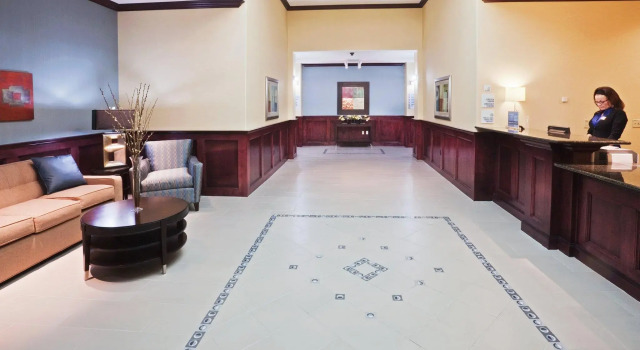 Holiday Inn Express and Suites Hotel - Pauls Valley, an IHG Hotel, Buchen Sie Hotel Pauls Valley Oklahoma