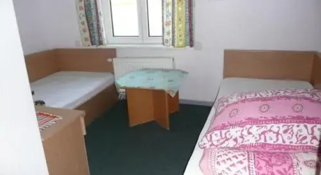 Restauracja Oaza Pokoje Goscinne, Book Hotel Trojanowice Lodz