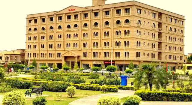 Executive 3 Bedrooms Apartment In Bahria Town, Book Apartment Hotels in Islamabad with Parking, Parking