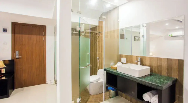 Номер Standard Мансарда с балконом и с видом на реку Riverside White House Boutique Hotel