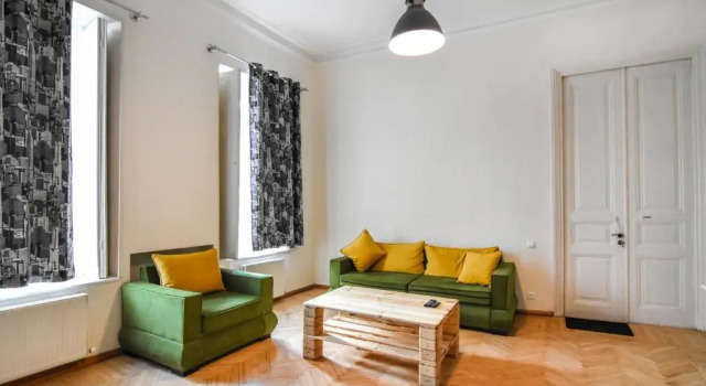 Barnovi's Home, Забронировать Апартаменты/квартира Вера Тбилиси, рядом с Концертный зал Тбилиси