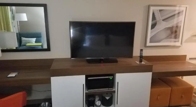 Четырёхместный номер Standard Hampton Inn & Suites Kansas City-Merriam