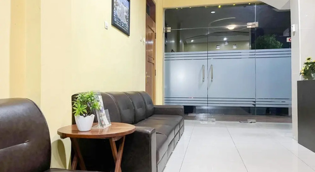 Kartika Hotel Syariah Pacitan Mitra RedDoorz, Buchen Sie Hotel Pacitan Jawa Timur