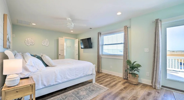 Коттедж Stunning Surf City Home on Canal w/ Game Room!