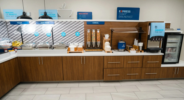 Holiday Inn Express Hotel & Suites Kodak East-Sevierville by IHG, Забронировать Отель Кодак Теннесси, рядом с Tennessee Smokies Minor League Baseball and Smokies Park