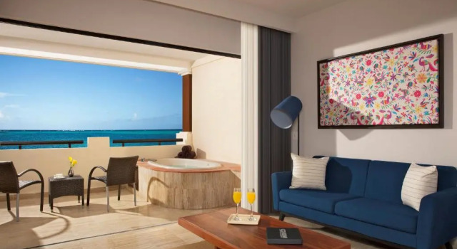 Двухместный Preferred Club полулюкс oceanfront Dreams Sapphire Resort & Spa