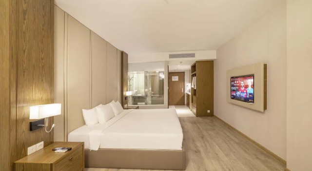 Студия Deluxe с балконом и с красивым видом из окна Panorama Beachfront Nha Trang by LYN Condotel