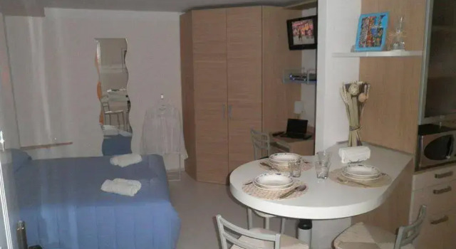 Peristil Luxury Rooms, Prenota Hotel Splitska 