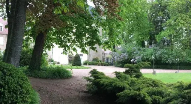 Château de Saint-Agoulin, Забронировать Отель «постель и завтрак» Сент-Агулен 