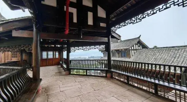 Guilunfang (Lizhuang Ancient Town), Rezerwuj Hotel Yibin 