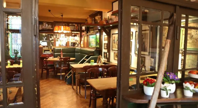 Zur Goldenen Aue, Book Hotel Hoteller i Triptis med parkering, Parkering