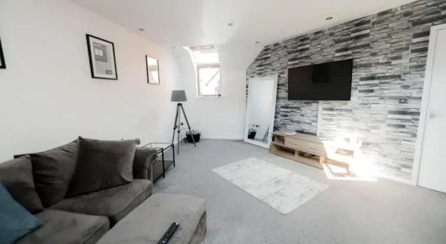 Spacious 2 bed apartment 800 metres from the beach