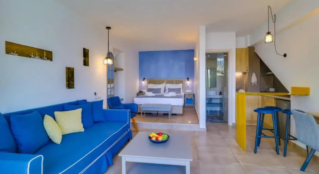 Полулюкс Theros Villas & Suites