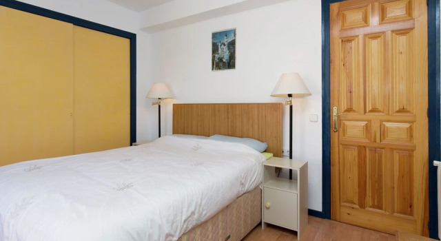 Cozy Holiday Home in Vendrell With Private Pool, Rezervasyon Otel El Vendrell El Baix Penedès, Platja de les Madrigueres yakınında