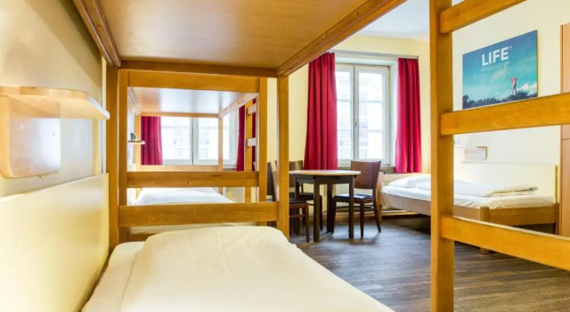 Кровать в общем номере (женский номер) Euro Youth Hotel Munich