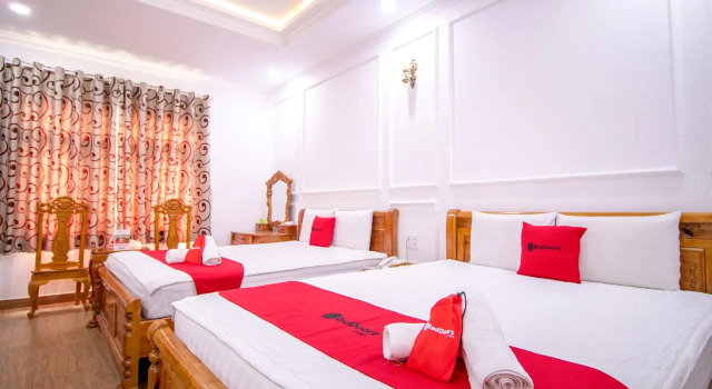 Reddoorz Plus near Phan Xich Long
