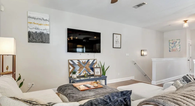 Walkable Dtwn Fort Walton Beach Condo w/ Balcony, Забронировать Апартаменты/квартира Форт-Уолтон-Бич Emerald Coast, рядом с Пирс на острове Окалооса