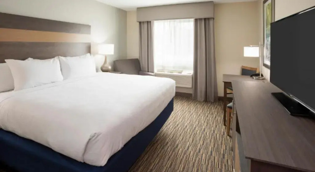 Люкс Deluxe Little Crow Hotel & Conference, Trademark by Wyndham