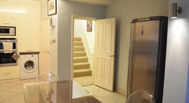 Stylish 2 Bedroom Flat In Putney, Varaa Huoneisto Asunnot kohteessa Merseyside, Huoneisto