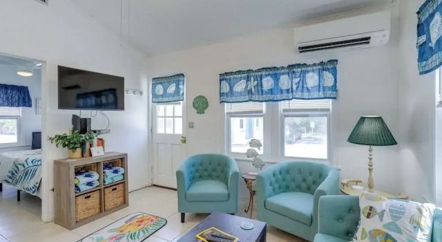 Коттедж Steps to Seawall: Cozy Indian Rocks Beach Cottage