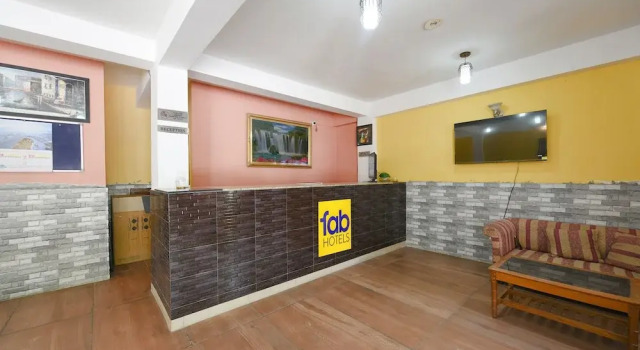 Fabhotel Chandra Palace