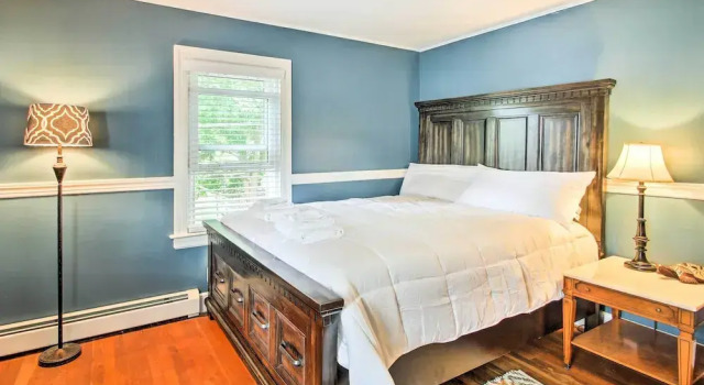 Коттедж Walk to Beach: Maine Home w/ Hot Tub & Deck!