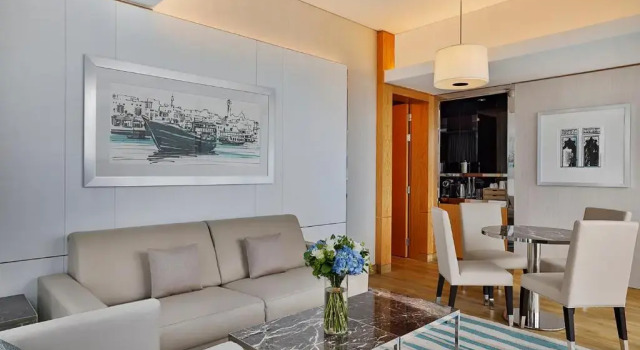 Двухместный люкс c 1 комнатой с балконом и с видом на море Hilton Dubai Palm Jumeirah