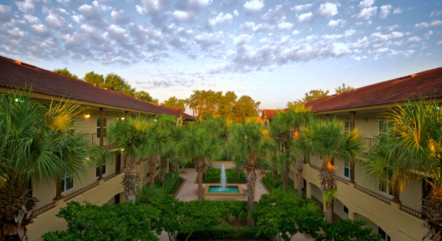 Blue Tree Resort - Lake Buena Vista - 1 & 2 Bedroom Condos