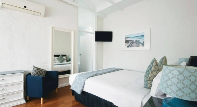 Seawall Apartments