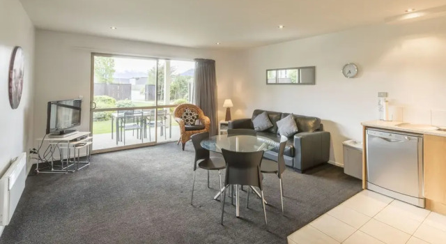 Toodle's Wanaka Luxury with Mountain Views