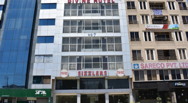 Divine Hotel, Book Hotel Hoteller i Rawalpindi med parkering, Parkering