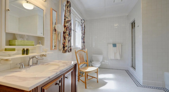 The Latch Inn, Buchen Sie Bed & Breakfast Sidney Saanich