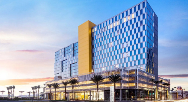 Люкс c 1 комнатой с частичным видом SpringHill Suites by Marriott San Diego Downtown/Bayfront