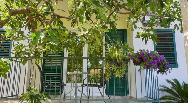Студия с видом на сад LAV Apartments