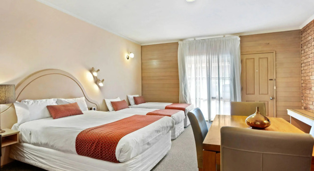 Standard quadruple chambre Quality Inn Colonial