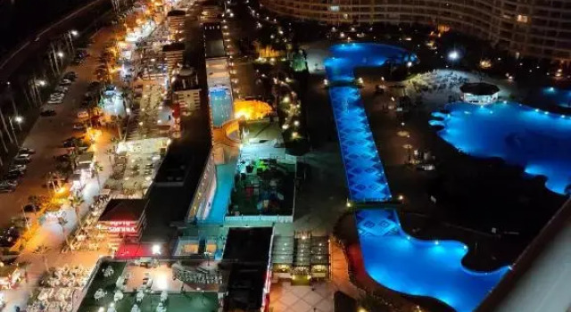Porto Sokhna Pyramids Apartments Sea view by HTT Families Only شقق بورتو السخنه بيراميدز للعائلات فقط, Rezervați Apartament Hoteluri în As Suways cu piscină, Piscină