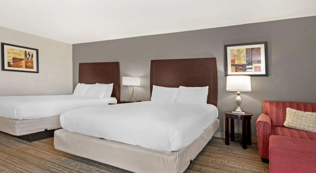 Четырёхместный номер Standard Best Western Ashbury Inn