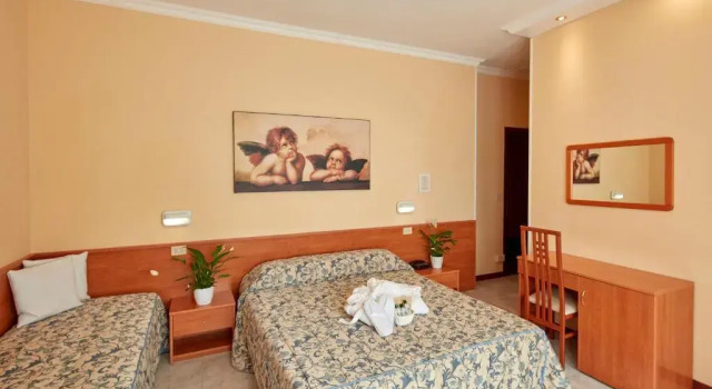 Четырёхместный номер Standard Hotel Plaza