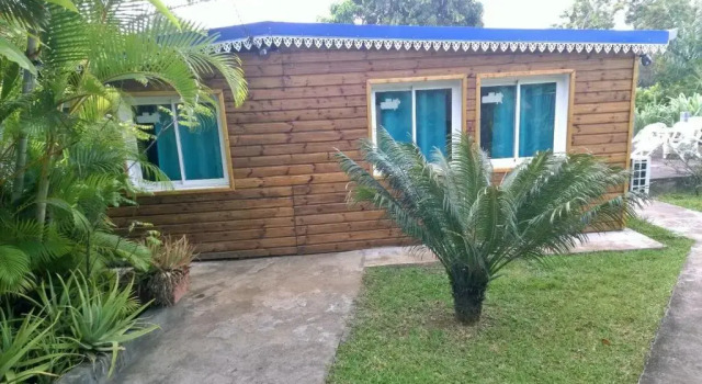 Коттедж с 4 комнатами Les Bungalows du Mont-Auban